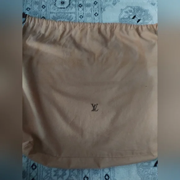 Louis Vuitton Monogram Luco Tote - Picture 4 of 16